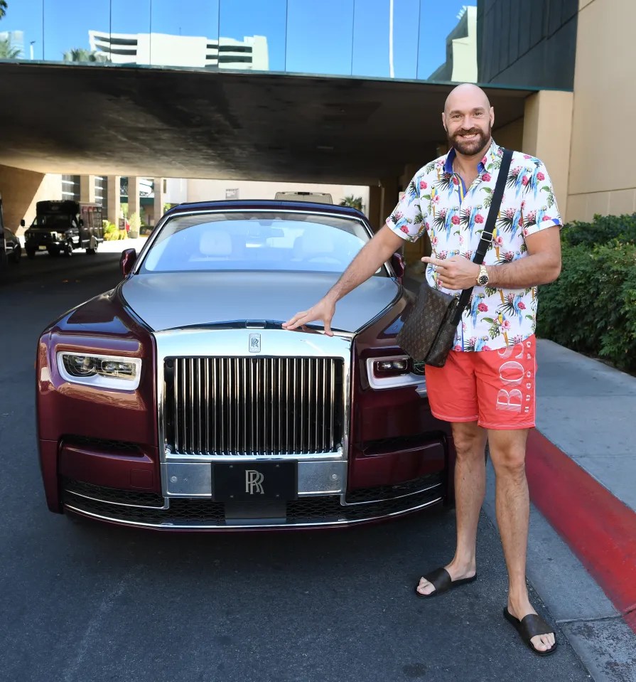 Read more about the article Tyson Fury has fleet of luxury supercars worth £1.8m but Brit chooses to run errands in £500 Volkswagen Passat