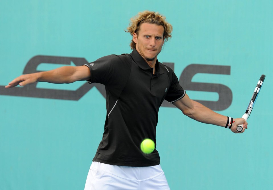 You are currently viewing Manchester United cult hero Diego Forlan preparing for shock career change with ATP debut aged 45