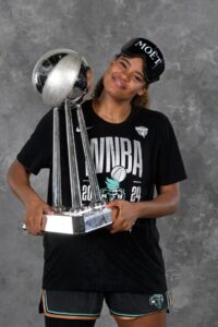 Read more about the article ‘X factor’ Angel Reese praises forgotten $152k Liberty star after epic overtime win makes WNBA history in New York