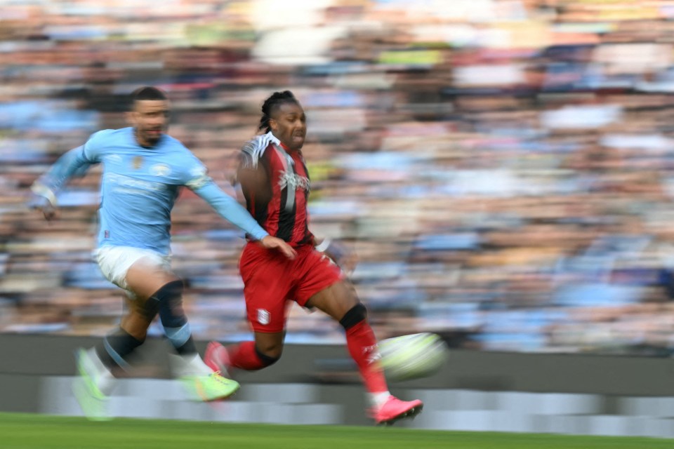 You are currently viewing Forget 3D simulators – Two of the Premier League’s fastest stars took part in a foot race and there was only one winner