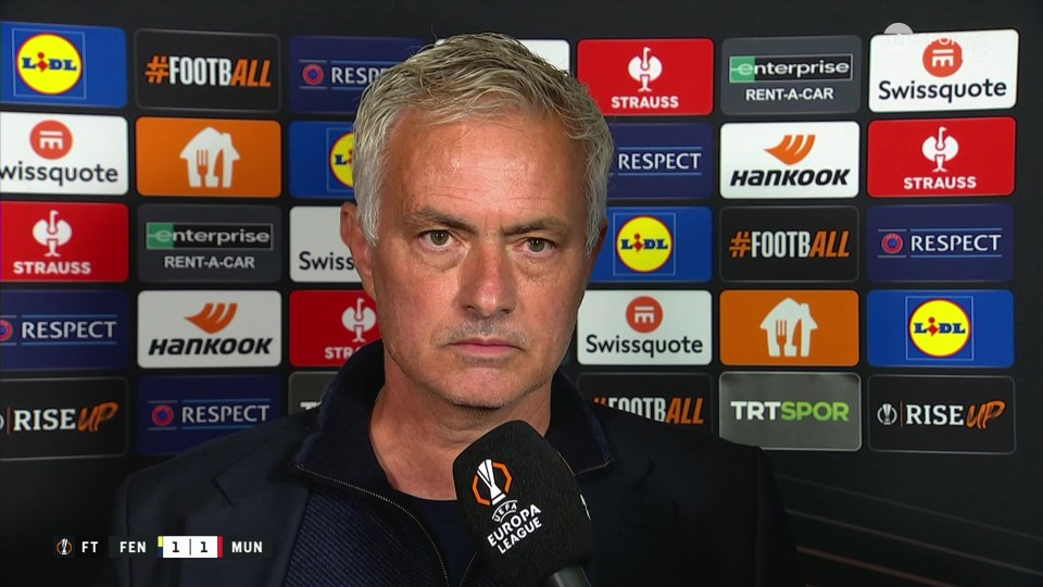 Read more about the article Jose Mourinho is box office as he repeats viral catch-phrase, destroys referee and aims cheeky dig at Manchester United