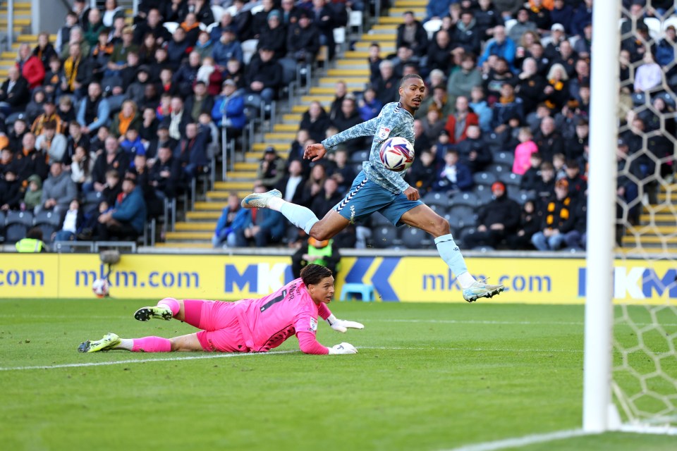 Read more about the article Hull boss Tim Walter says referee apologised after controversial winner for Sunderland