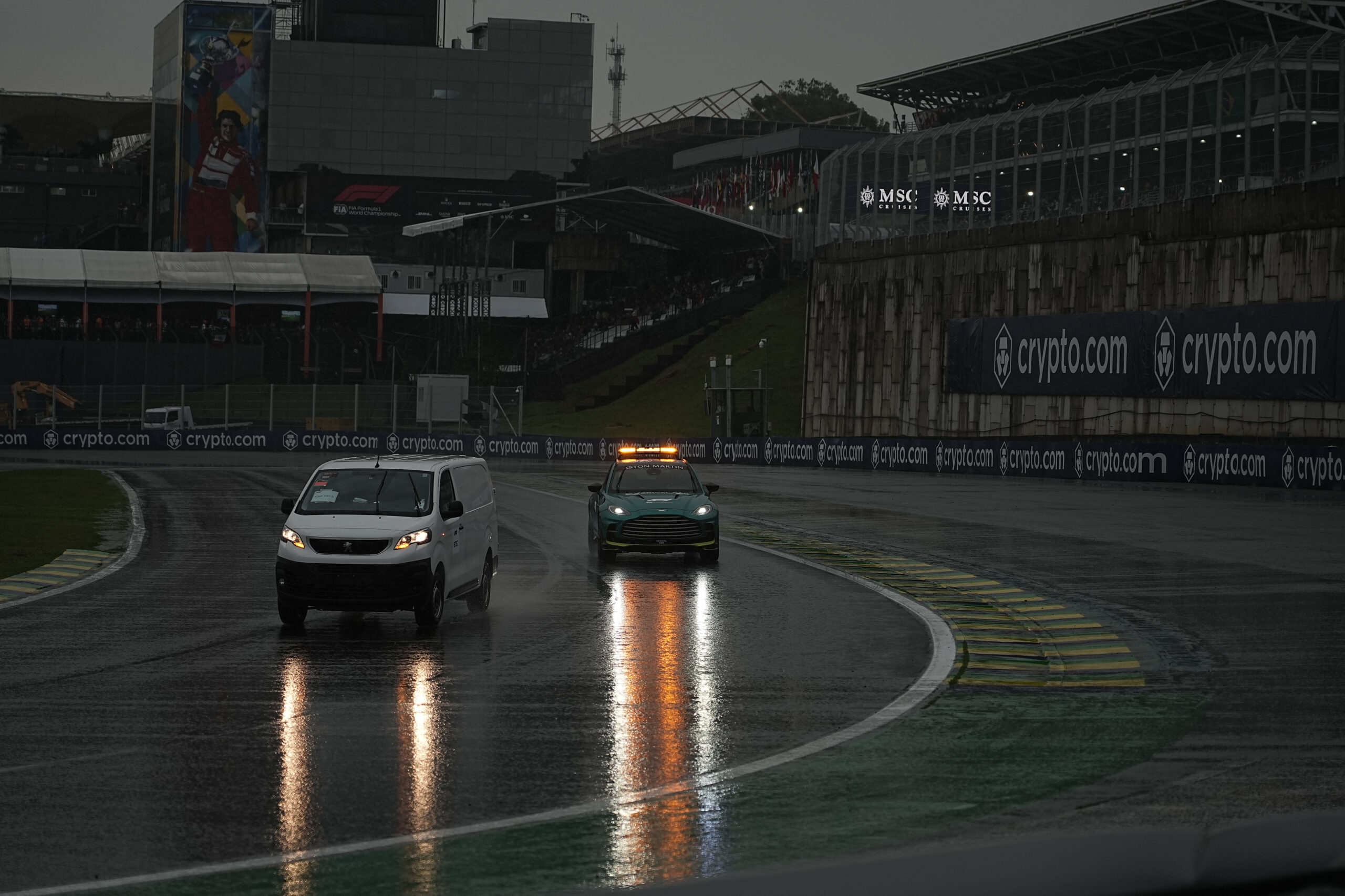 You are currently viewing Formula 1: São Paulo Grand Prix start time moved up 90 minutes due to weather forecast