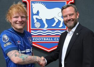 Read more about the article Ed Sheeran persuaded fan to sign for Ipswich moments before joining Taylor Swift on stage