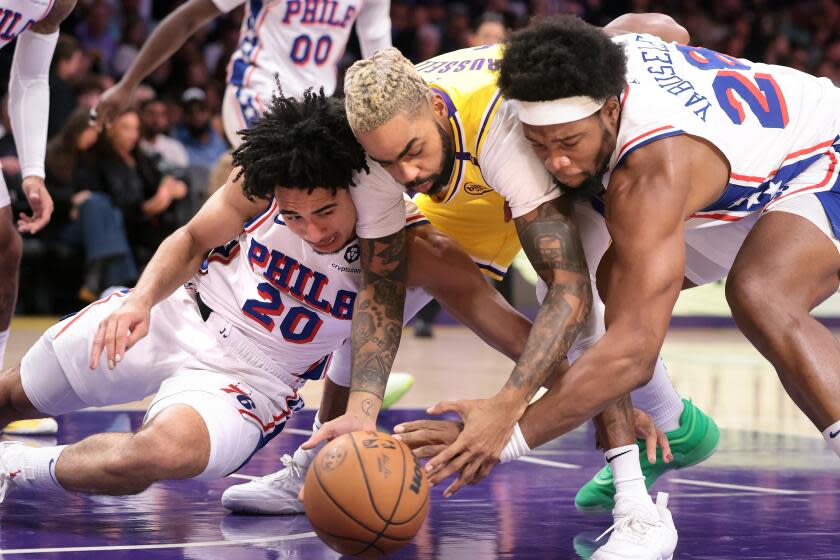 You are currently viewing D’Angelo Russell moves to Lakers bench, says he just ‘wants to win’