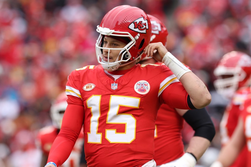 Read more about the article Raiders called Patrick Mahomes a ‘magician’ before backing up Chiefs trash talk by smoking Christmas Day victory cigars