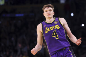 Read more about the article Lakers’ Dalton Knecht drops 37 points, ties NBA rookie record with nine 3-pointers