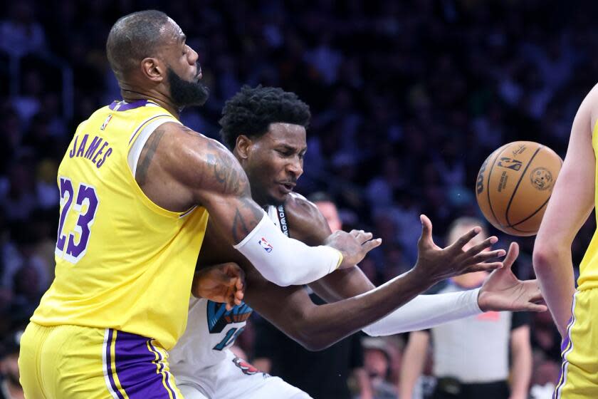 You are currently viewing Another LeBron James triple-double leads Lakers to third win in a row