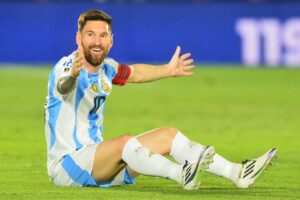 Read more about the article Lionel Messi pipped Cristiano Ronaldo to record which he can never beat