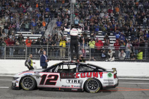 Read more about the article Blaney gets shot at back-to-back NASCAR titles after controversial finish at Martinsville Speedway