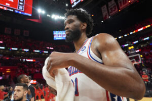 Read more about the article 76ers blow 19-point lead in 106-89 loss to Heat, as Joel Embiid takes no foul shots