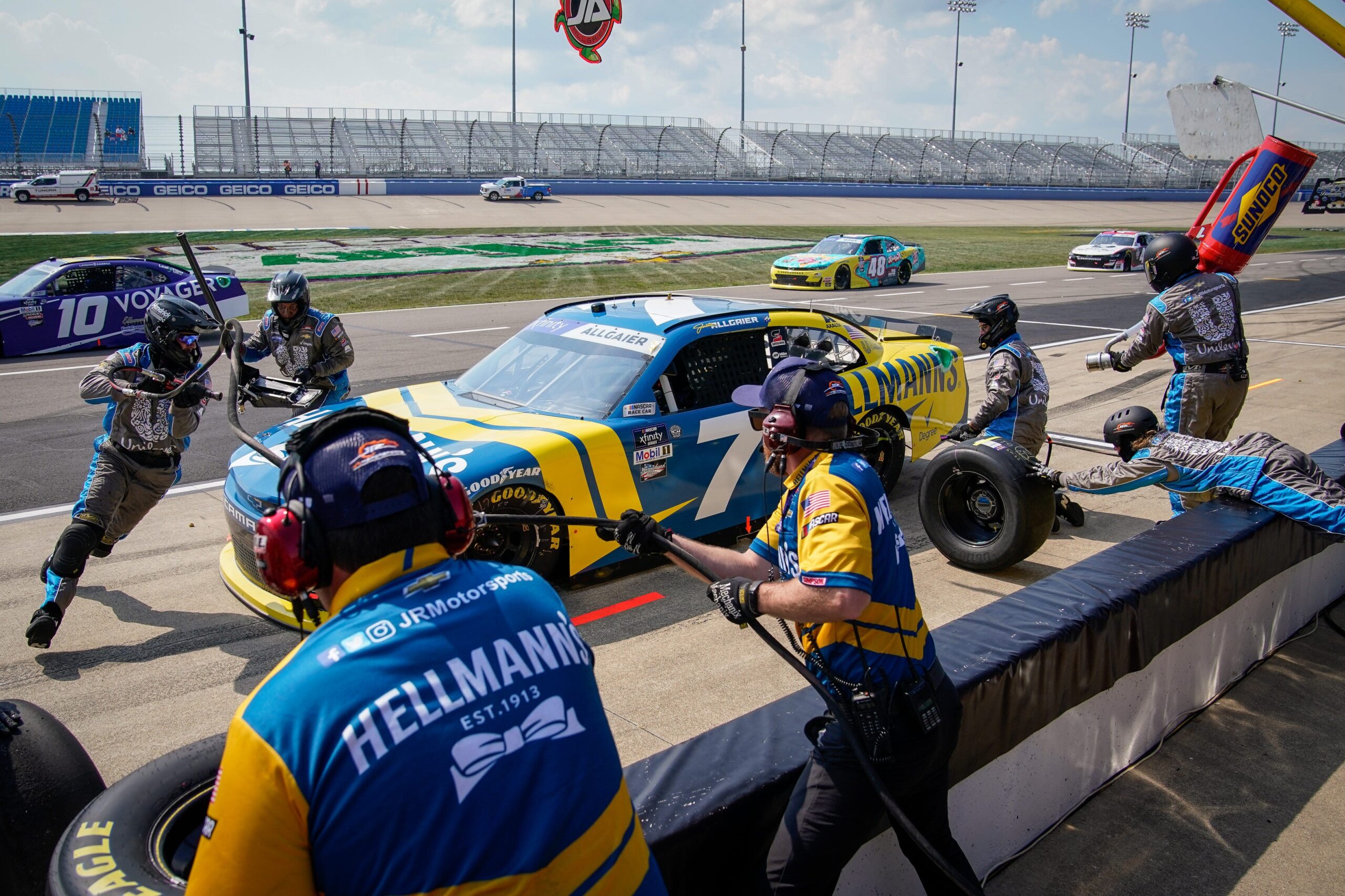 Read more about the article Justin Allgaier involved in NASCAR Xfinity practice crash ahead of championship race