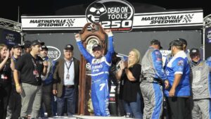 Read more about the article How to watch Saturday’s NASCAR 2024 Xfinity playoff race at Martinsville Speedway on CW