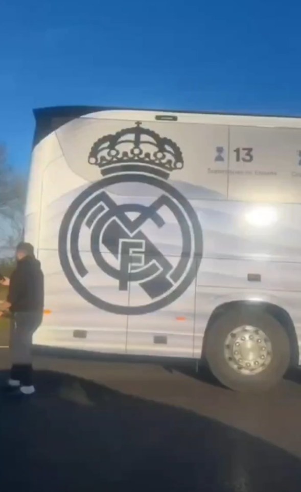 You are currently viewing Real Madrid team bus crashes into lorry on M40 after Liverpool defeat