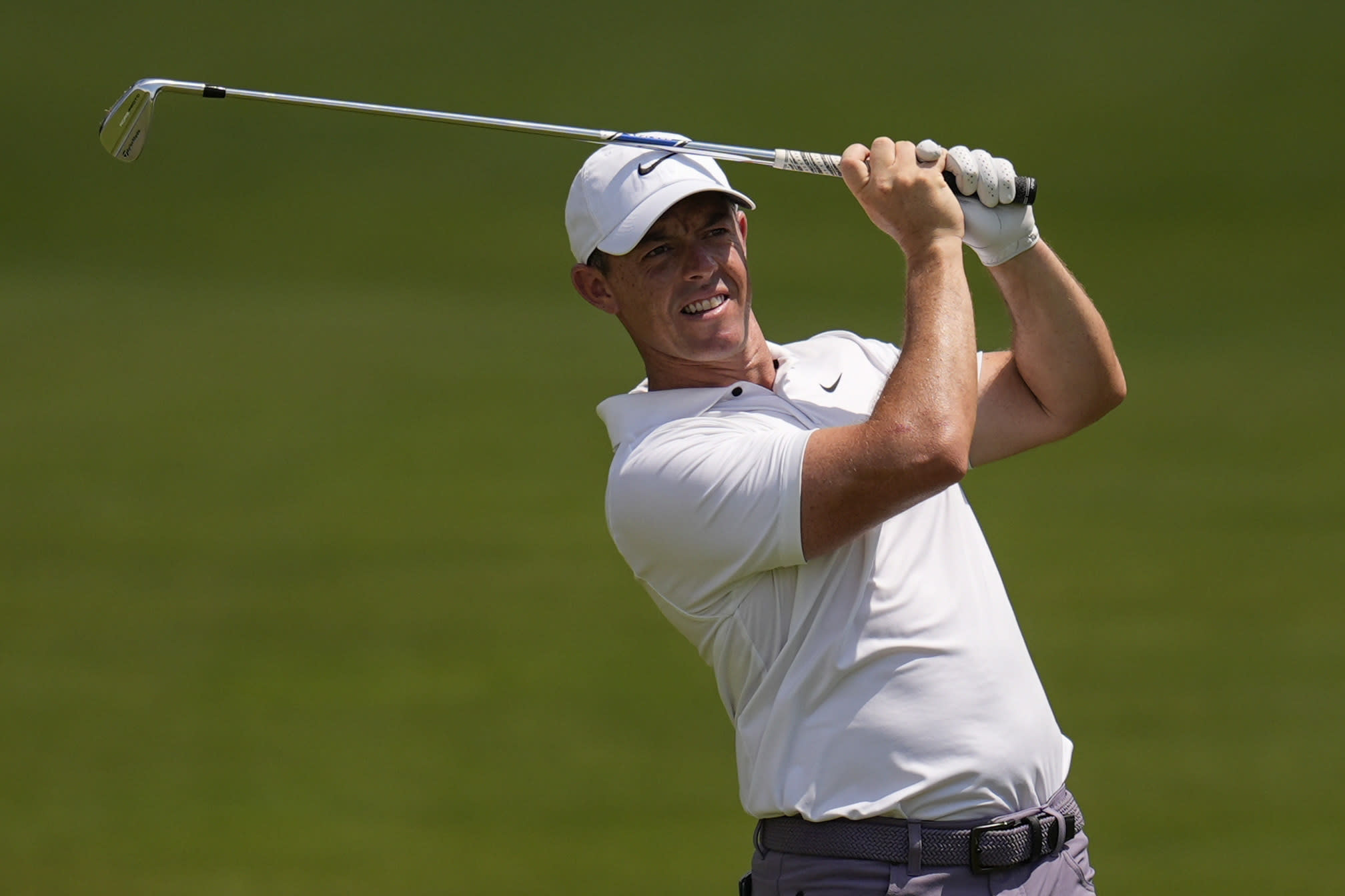 You are currently viewing McIlroy returns from month off with a new swing and a 5-under 67 in Abu Dhabi