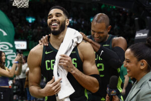 Read more about the article Jayson Tatum hits buzzer-beating 3 in Celtics’ win over Raptors after missing last-second shot in regulation