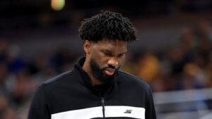 Read more about the article Joel Embiid confronts, pushes columnist in Sixers locker room