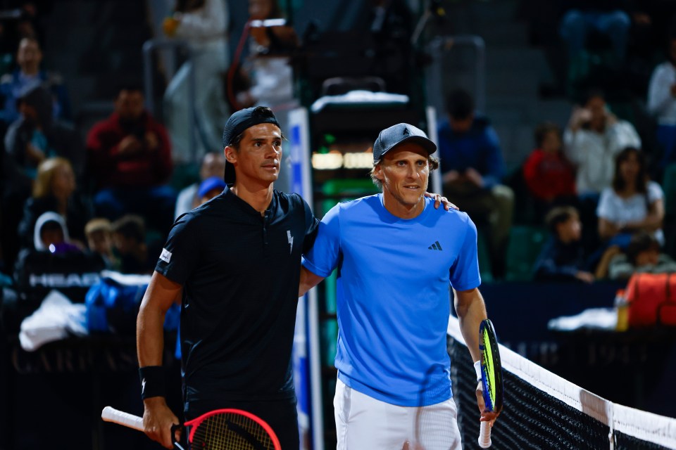 You are currently viewing Manchester United icon Diego Forlan lasts just 49 minutes on professional tennis debut