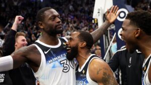 Read more about the article Watch Julius Randle hit buzzer-beating game-winner, Timberwolves top Suns