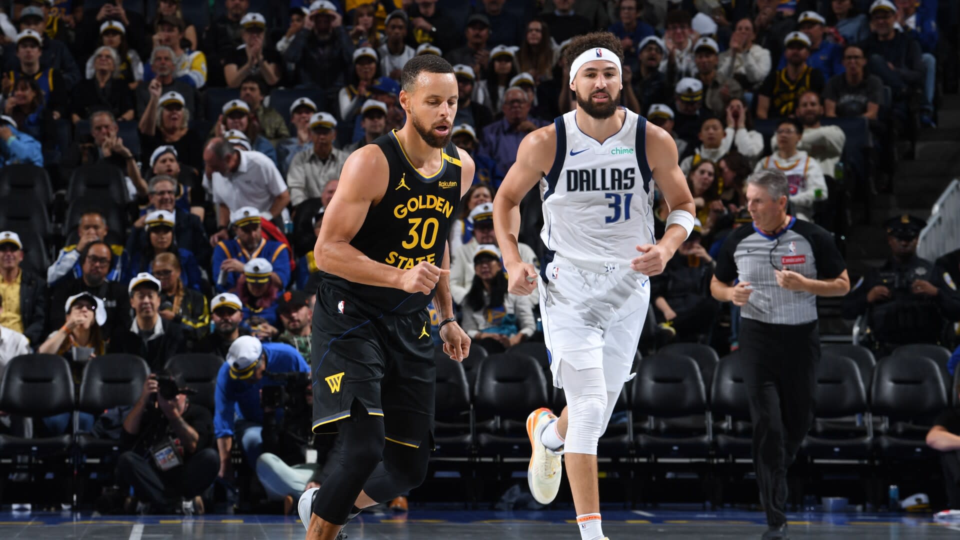 You are currently viewing Klay Thompson gets warm welcome in return to Bay, hits six 3-pointers, but it’s still Stephen Curry’s house