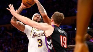 Read more about the article Davis and LeBron James help Lakers beat raptors