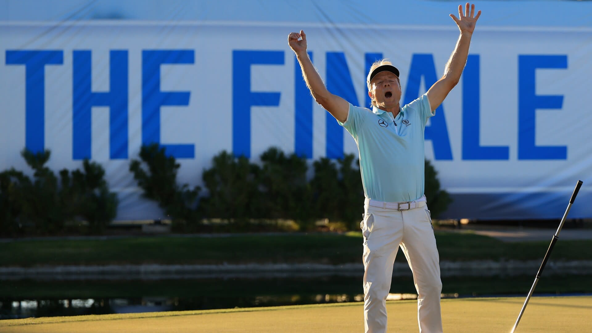 You are currently viewing With dramatic finish, Bernhard Langer wins for 18th straight season at Champions finale