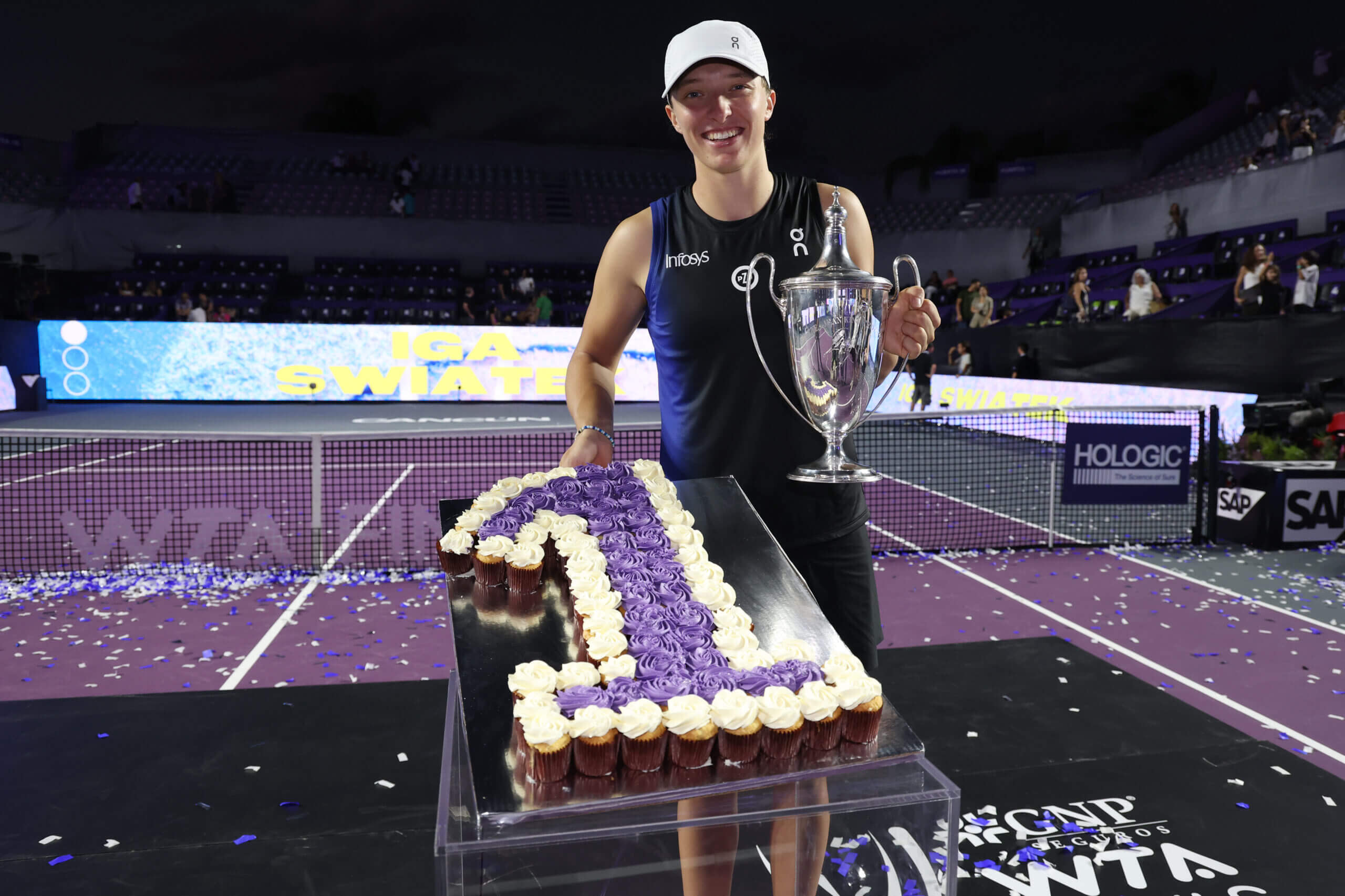 You are currently viewing WTA Finals round-robin results: Coco Gauff faces Iga Swiatek, Aryna Sabalenka qualifies