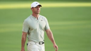 Read more about the article Rory McIlroy closes in on Dubai double; Lil’ Rory in position for PGA Tour card