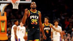 Read more about the article Bradley Beal, Kevin Durant both return from injury, lead Suns past Lakers 127-100