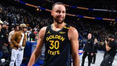 Read more about the article Curry steals show on Thompson’s return to Warriors