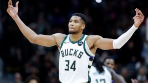 Read more about the article Watch Giannis Antetokounmpo put up 59, Bucks survive wild ending to get to overtime, beat Pistons