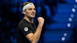 Read more about the article Fritz beats De Minaur to boost last-four hopes