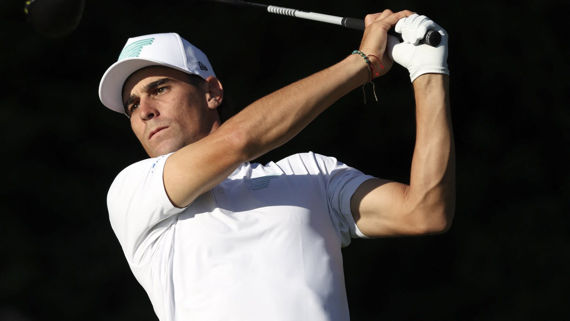 You are currently viewing Defending champ Joaquin Niemann shoots 64, gets within two at Australian Open