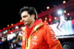 Read more about the article Carlos Sainz loses patience with Ferrari at Las Vegas GP: ‘Wake up guys!’