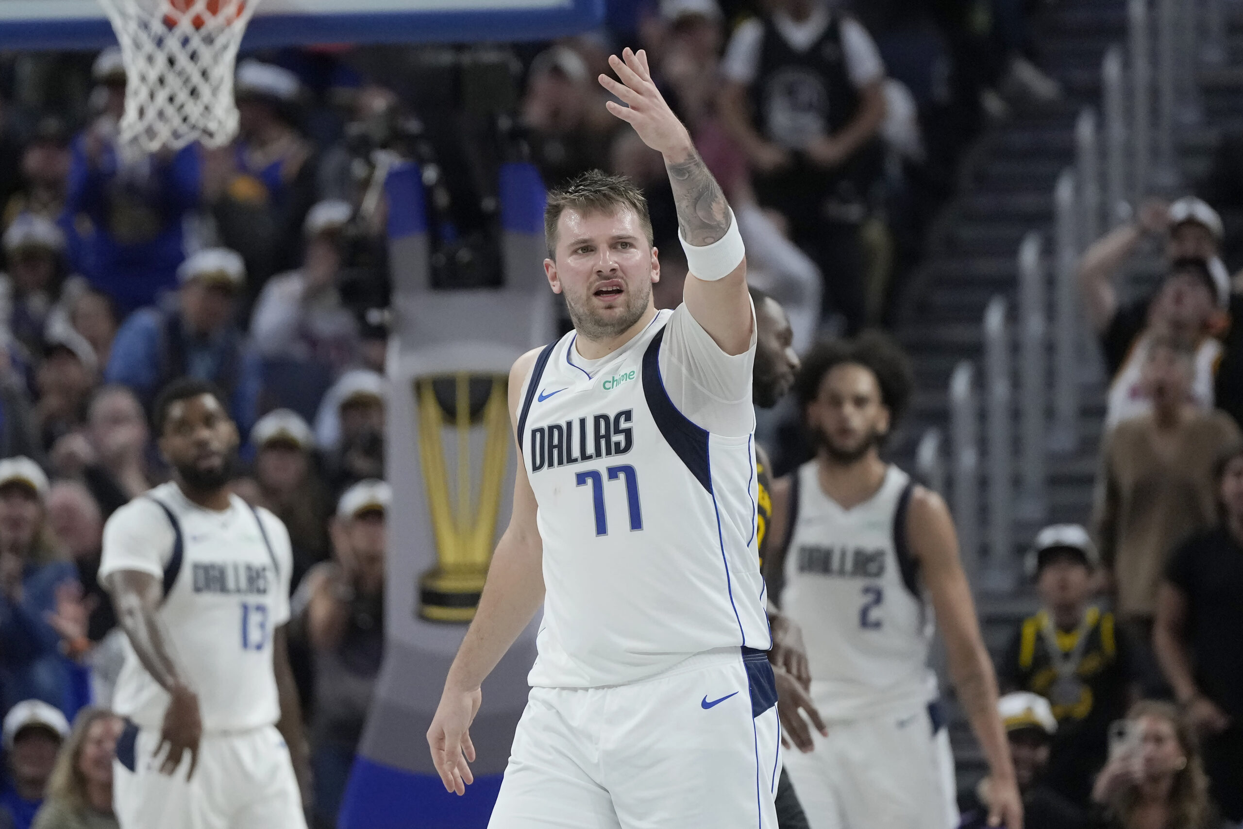 You are currently viewing Jazz beat Mavericks on John Collins’ game-winning dunk, courtesy of statuesque defense by Luka Dončić