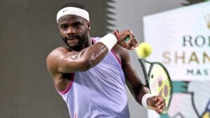 Read more about the article US tennis star Frances Tiafoe fined $120,000 for repeatedly swearing at a chair umpire