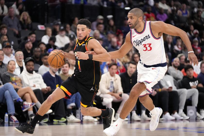 You are currently viewing Devin Booker torches Clippers for 40 as Suns overcome 21-point deficit to win