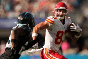 Read more about the article Chiefs’ new touchdown machine Noah Gray has ‘learned from Travis Kelce’ but manages life-threatening condition to live NFL dream