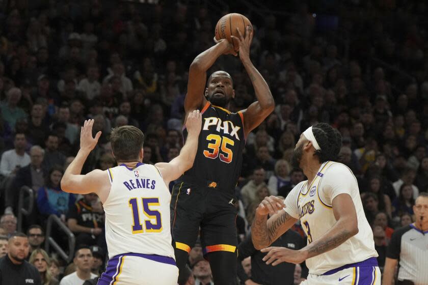 You are currently viewing Another lackluster effort as Lakers lose to the Suns