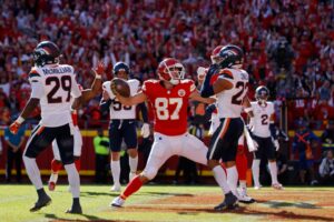 Read more about the article Taylor Swift watches on as Travis Kelce equals incredible all-time Kansas City Chiefs record