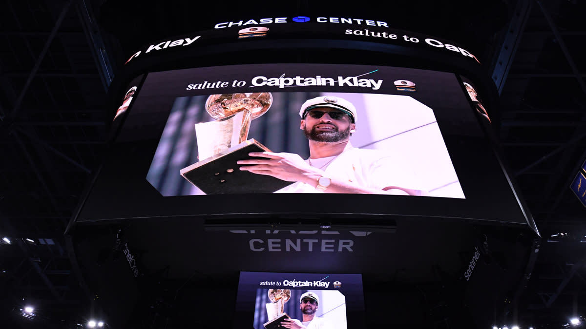 You are currently viewing Steph no longer addressing crowd before Klay’s return in Dubs-Mavs