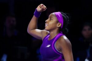 Read more about the article Gauff fights back to beat Zheng for WTA Finals title