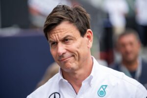 Read more about the article Toto Wolff reveals moment he knew he had lost Lewis Hamilton to Ferrari