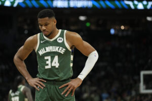 Read more about the article Giannis Antetokounmpo out for Monday’s Bucks game vs. Cavaliers