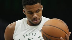 Read more about the article Bucks reportedly looking to add talent to slumping roster, not trade Antetokounmpo