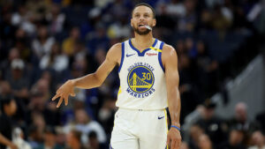 Read more about the article Steph making ‘good progress’ after missing two games with ankle injury