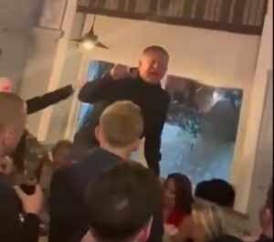 Read more about the article Chris Wilder spotted with Joe Root in pub joining in with chant about Sheffield Wednesday boss