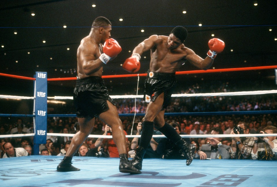 Read more about the article Mike Tyson stunned me as he spun experienced world champion around the ring in devastating KO to break record and begin ‘reign of terror’