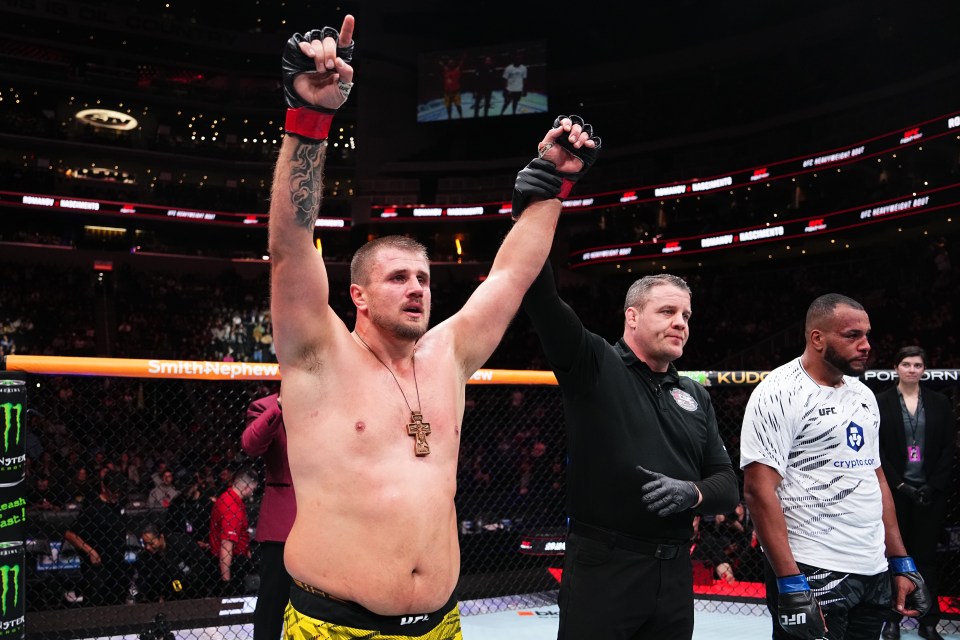 Read more about the article Top 15 ranked UFC heavyweight removed from roster just 48 hours after dominant win