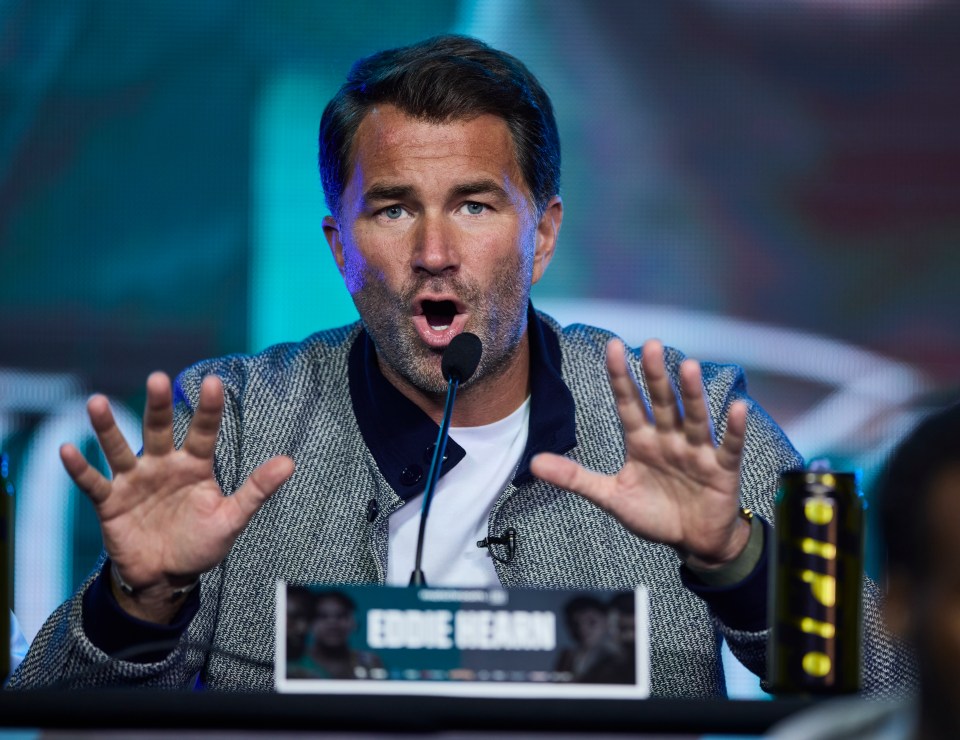 You are currently viewing ‘I’ll stick the gloves on’ – Eddie Hearn willing to fight boxing legend Oscar De La Hoya on one expensive condition